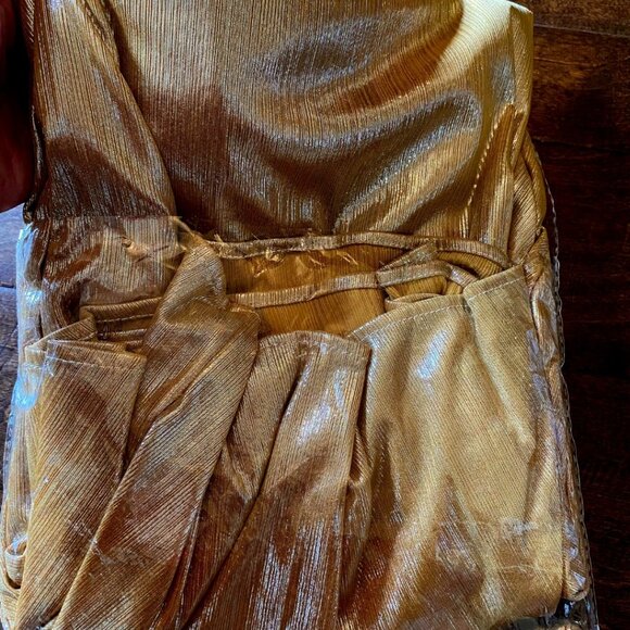 GOLD GOWN - Picture 2 of 3